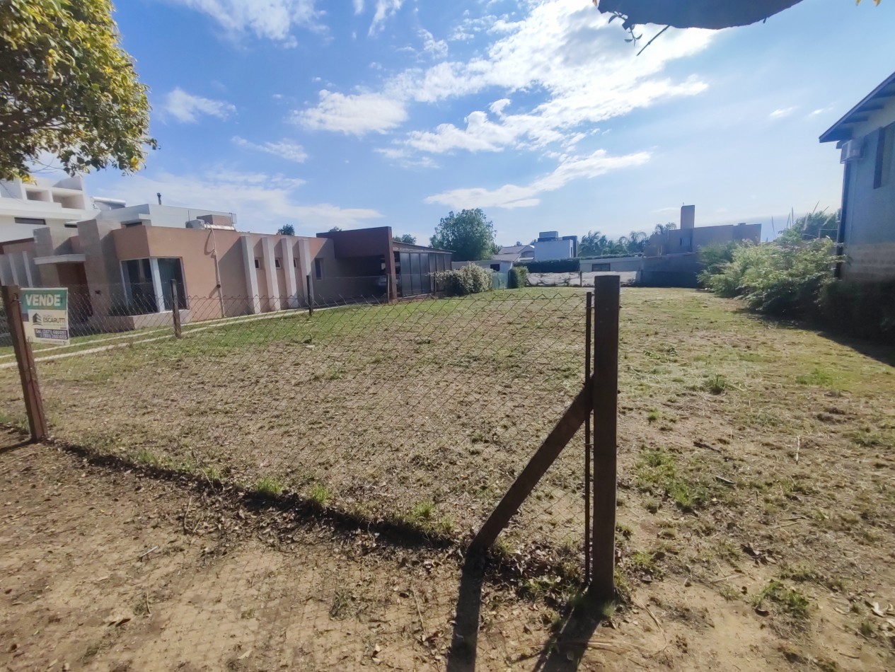 TIERRAS DEL FUNDADOR CERCA DEL LAGO Y PARADORES