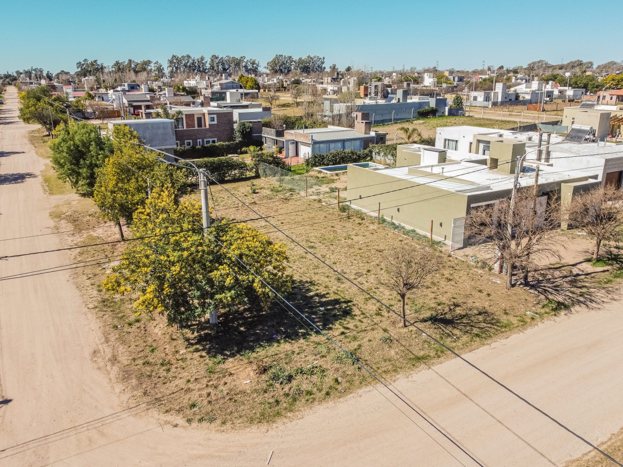 LOTE ESQUINA TIERRAS DEL FUNDADOR A MTS LAGO