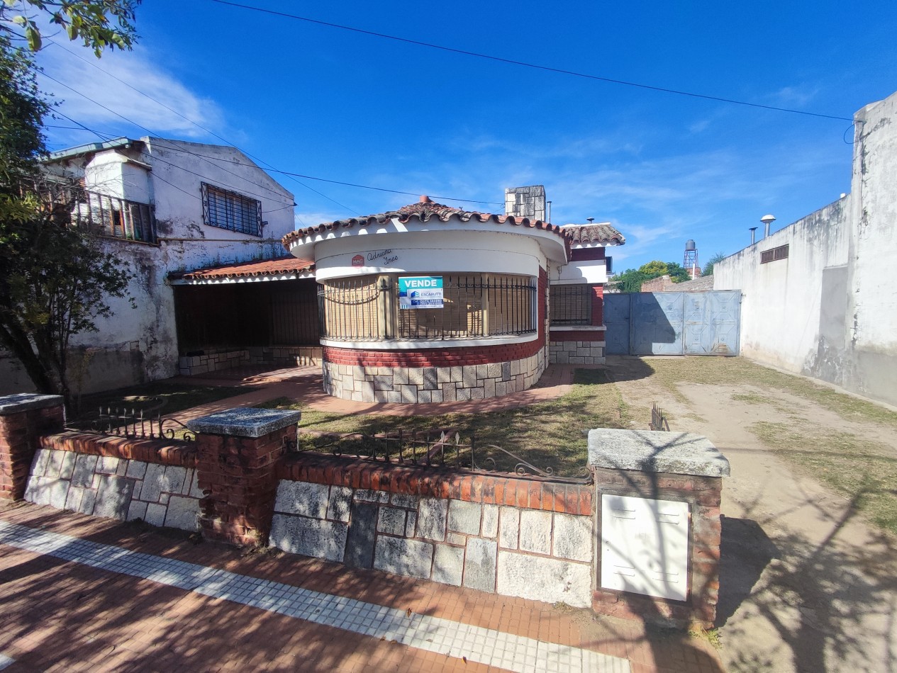 VIVIENDA CENTRICA CON LOTE DE 588M2