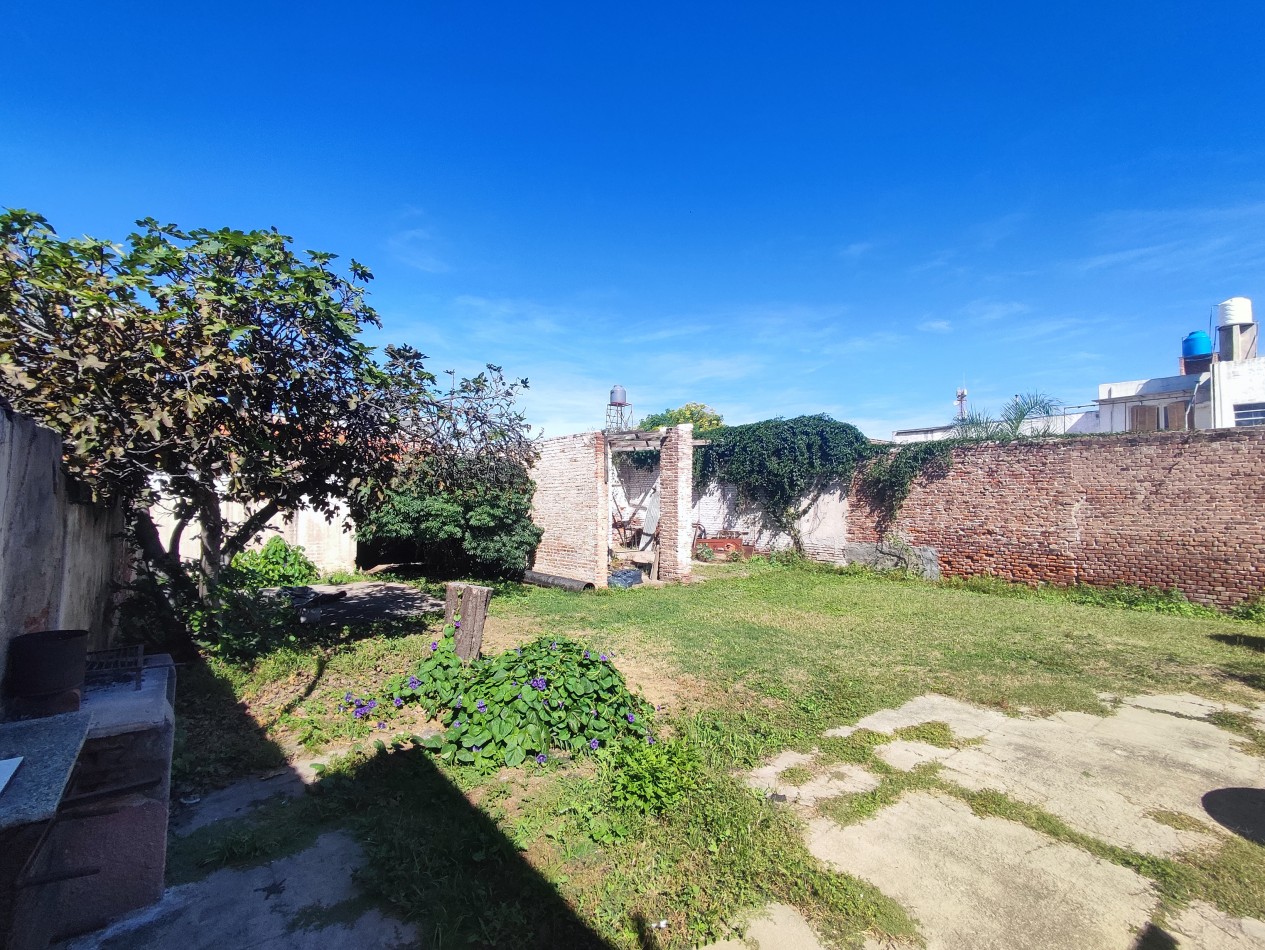 VIVIENDA CENTRICA CON LOTE DE 588M2