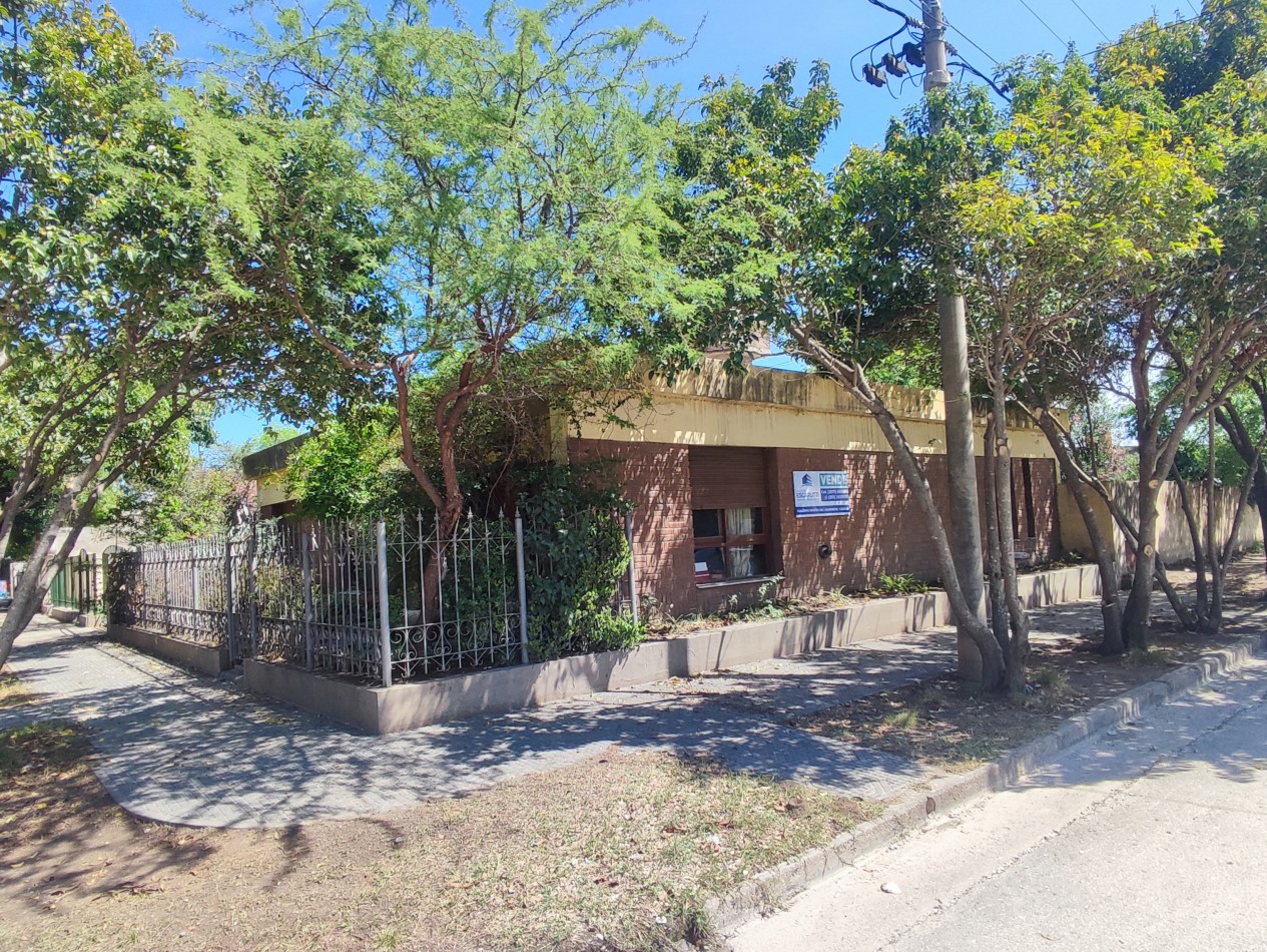 CASA 3 DORMITORIOS ZONA MUNICIPALIDAD