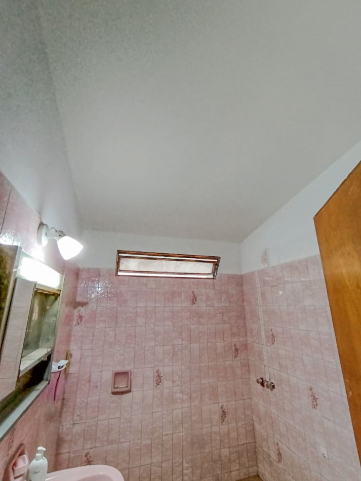 CASA ZONA CENTRICA CON GALPON