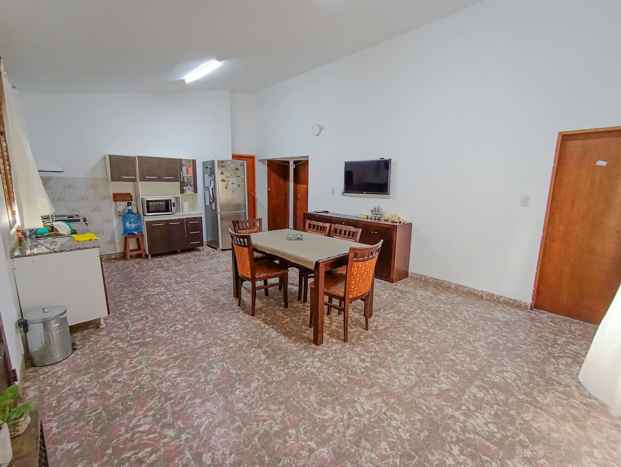 CASA ZONA CENTRICA CON GALPON