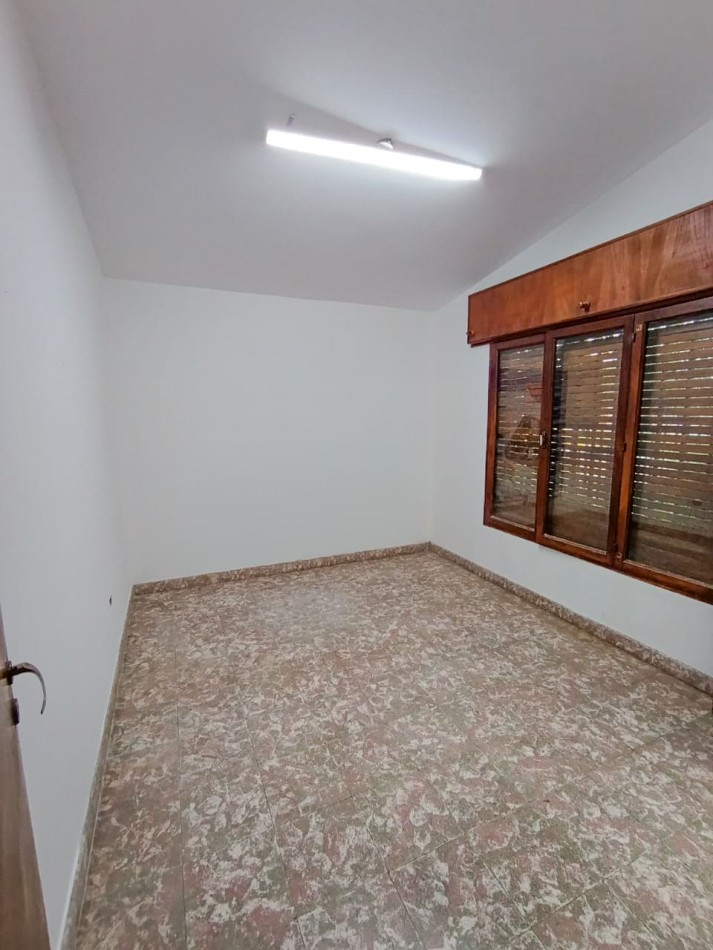 CASA ZONA CENTRICA CON GALPON
