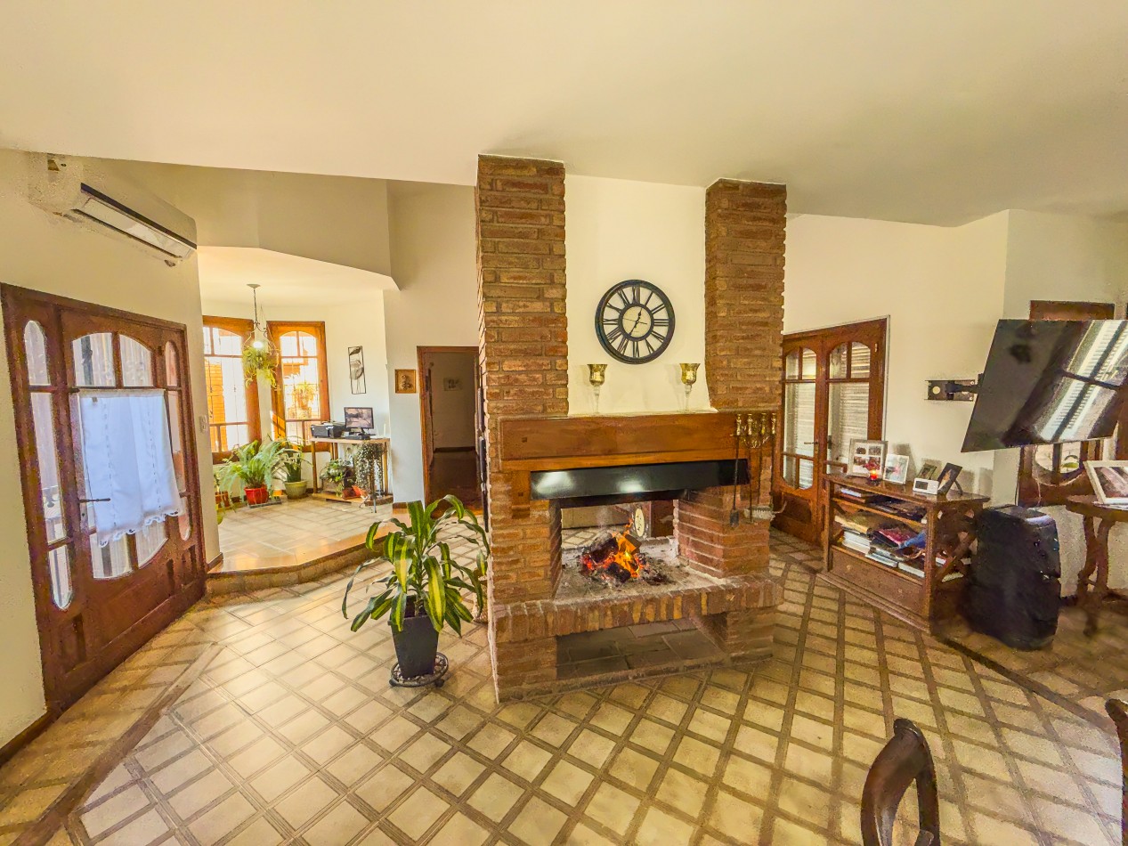 IMPONENTE CASA EN VENTA