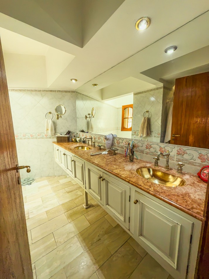 IMPONENTE CASA EN VENTA