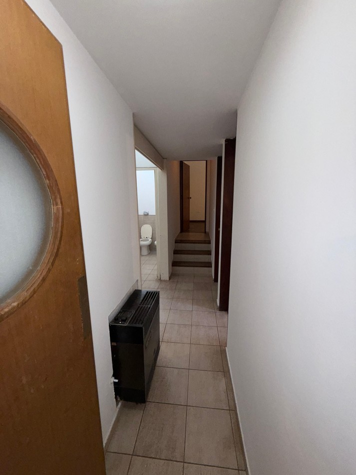 SE VENDE CASA CENTRICA CON PILETA Y OFICINAS COMERCIALES