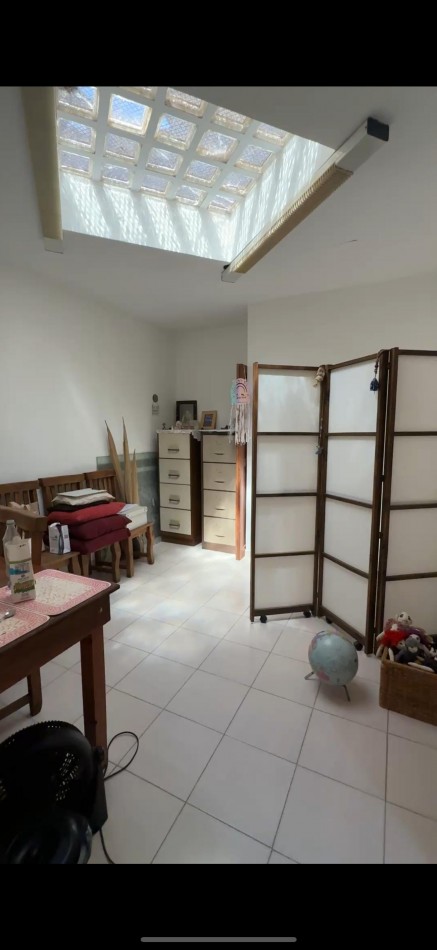 SE VENDE CASA CENTRICA CON PILETA Y OFICINAS COMERCIALES