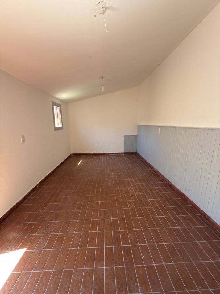 SE VENDE CASA CENTRICA CON PILETA Y OFICINAS COMERCIALES