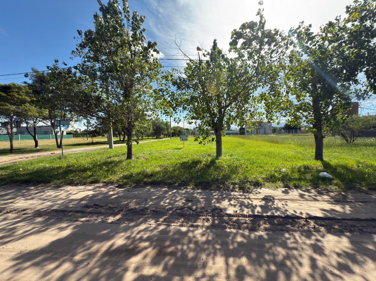 LOTE ESQUINA 578 M2 A 3 CUADRAS LAGO