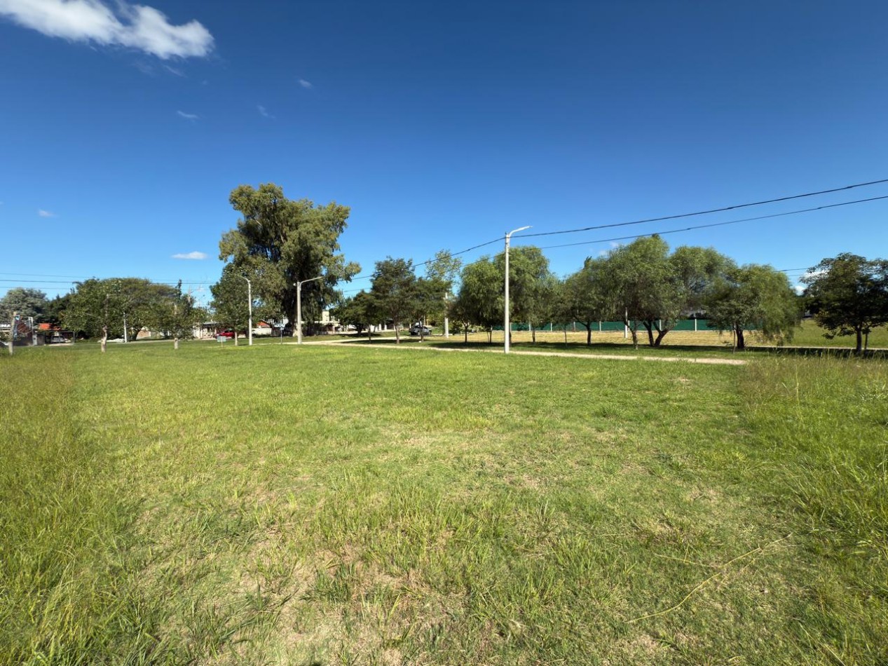 LOTE ESQUINA 578 M2 A 3 CUADRAS LAGO