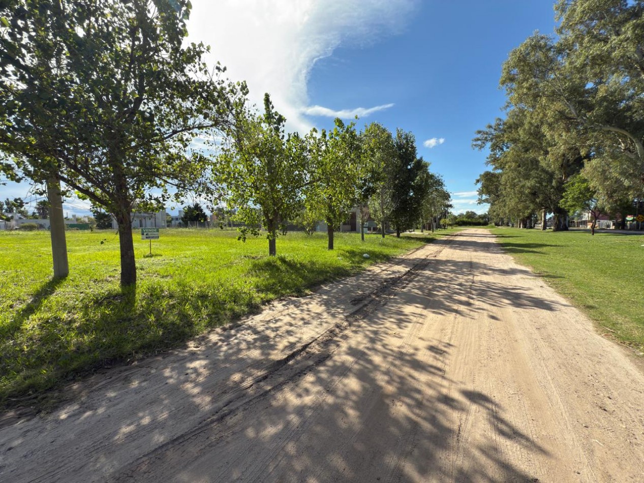 LOTE ESQUINA 578 M2 A 3 CUADRAS LAGO
