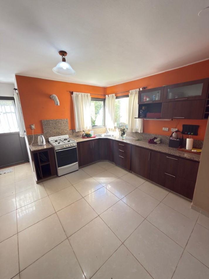 HERMOSA CASA CON PILETA EN B° PINARES