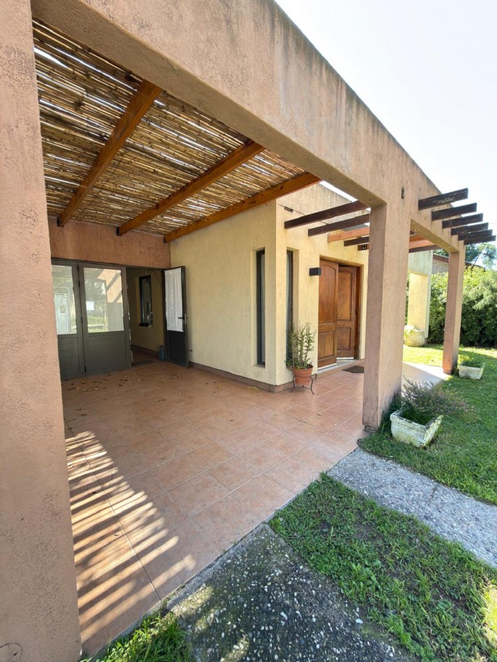 HERMOSA CASA CON PILETA EN B° PINARES