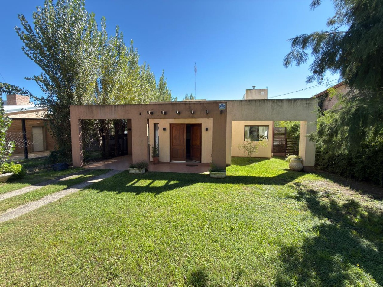 HERMOSA CASA CON PILETA EN B° PINARES