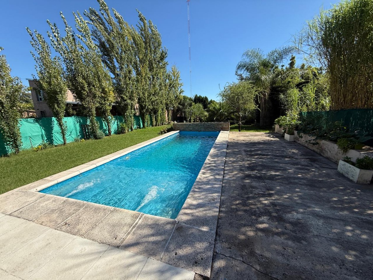 HERMOSA CASA CON PILETA EN B° PINARES