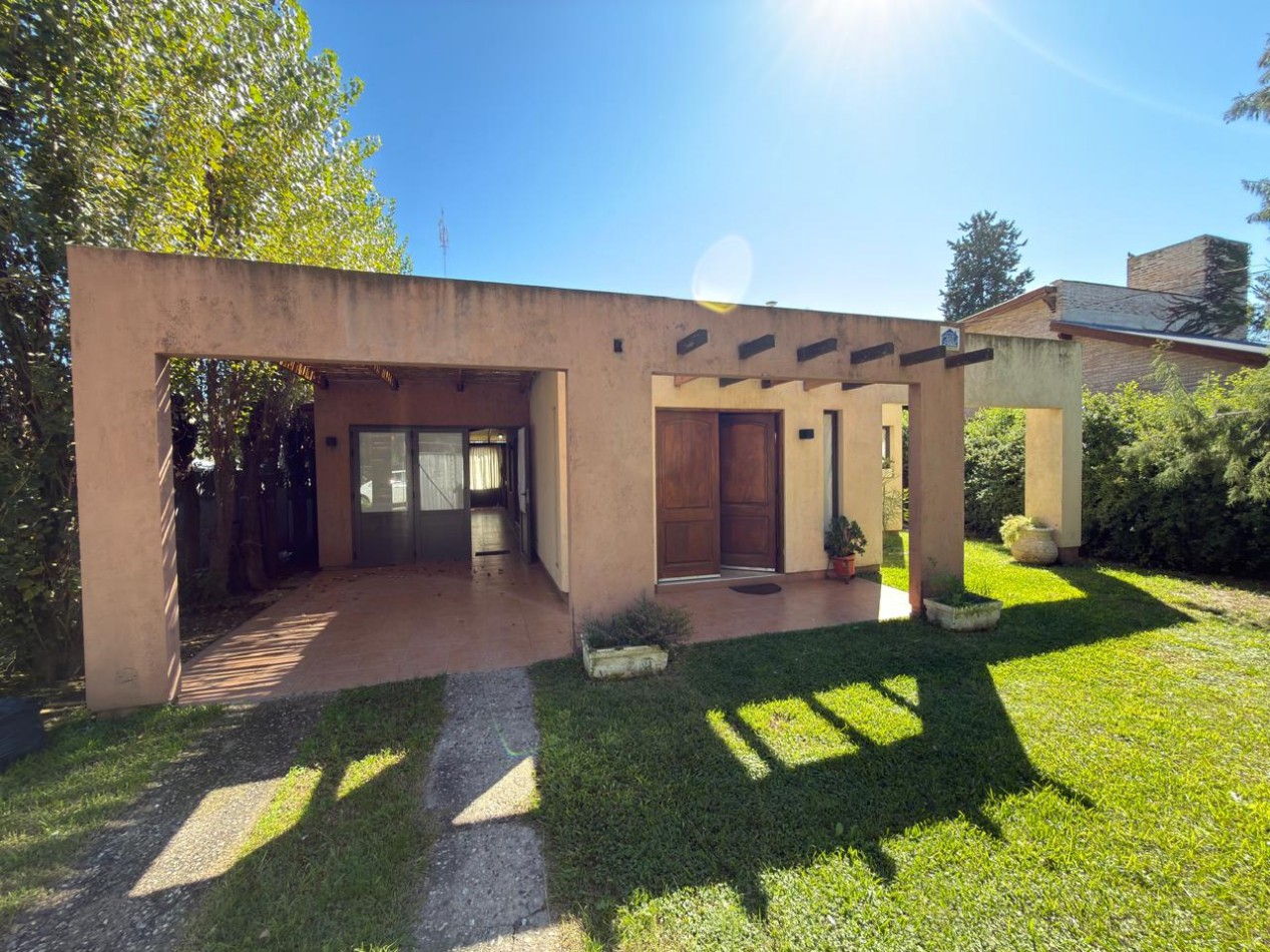 HERMOSA CASA CON PILETA EN B° PINARES