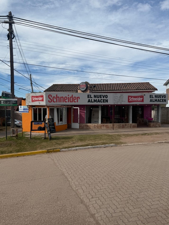 CASA CON LOCAL Y DEPTOS EN EMBALSE