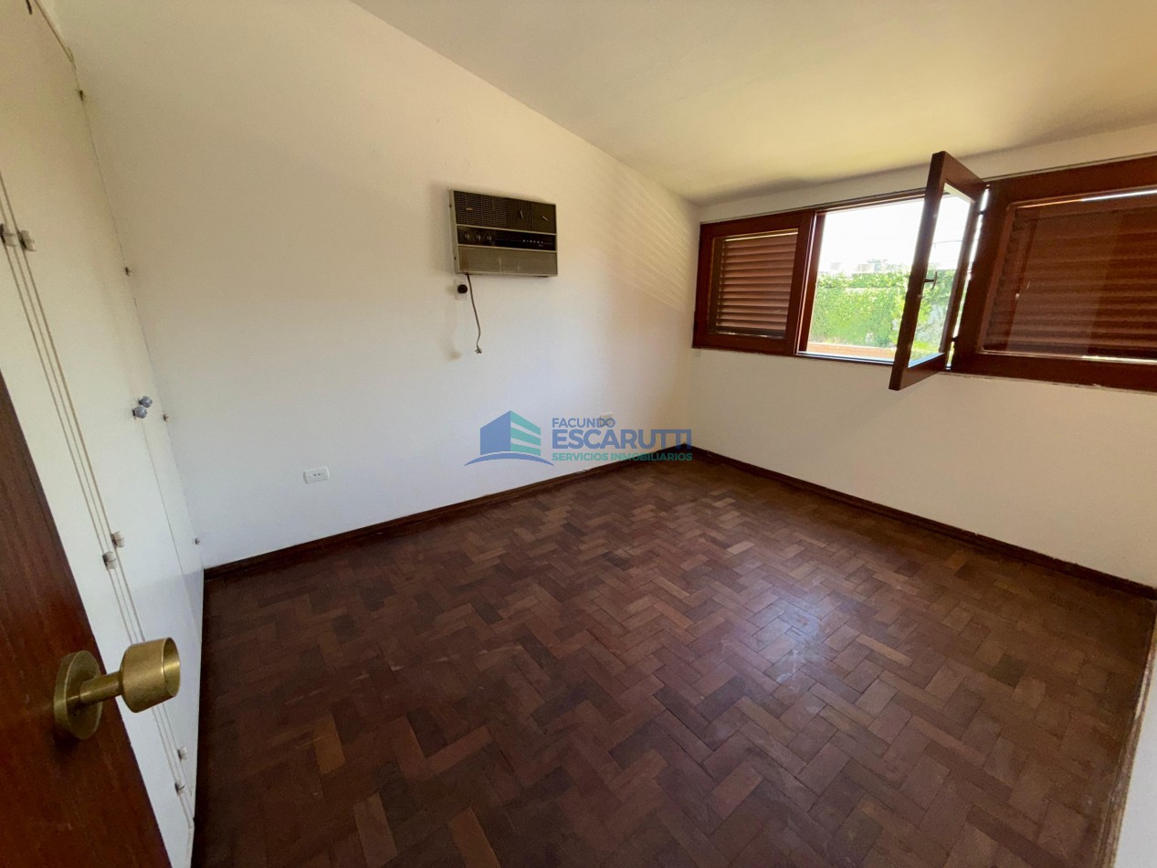 SE VENDE CASA CENTRICA CON PILETA Y OFICINAS COMERCIALES