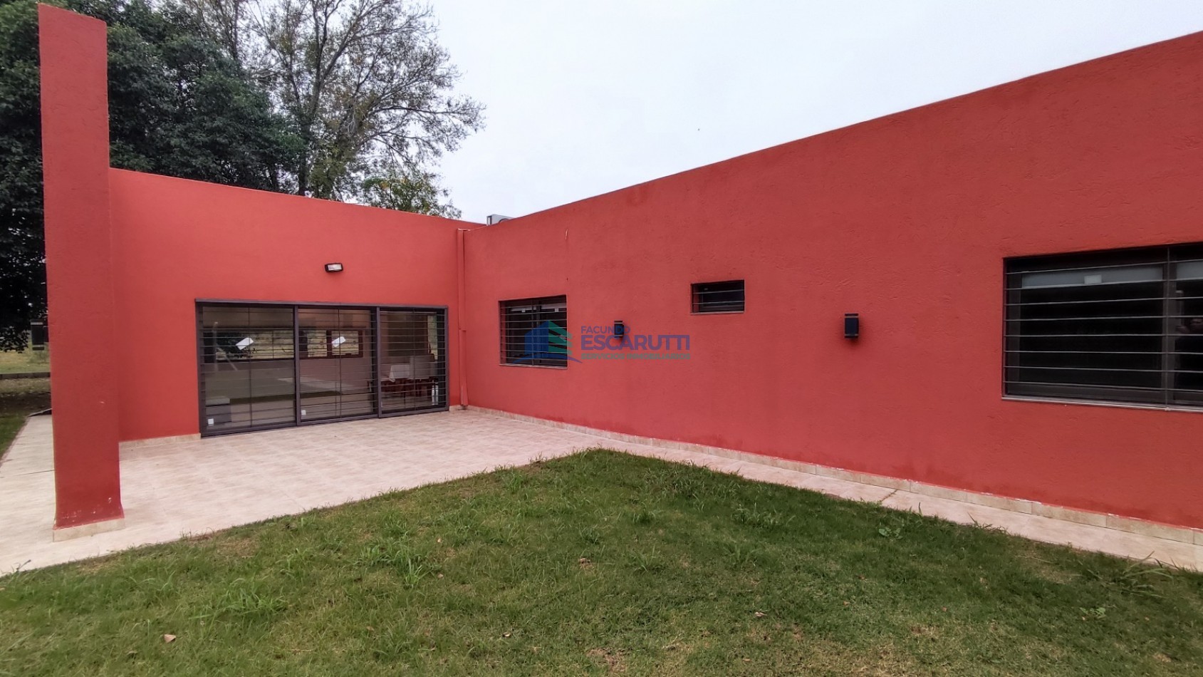 CASA EN LAS BAJADAS- FRENTE Y CON VISTA AL ARROYO