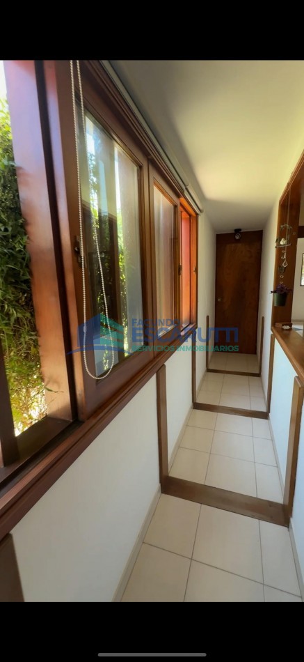 SE VENDE CASA CENTRICA CON PILETA Y OFICINAS COMERCIALES