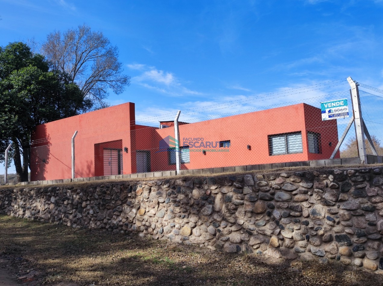 CASA EN LAS BAJADAS- FRENTE Y CON VISTA AL ARROYO
