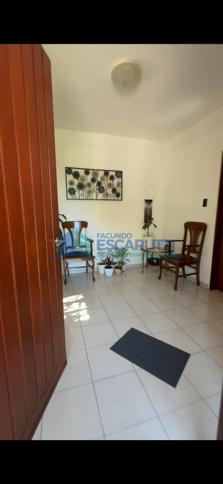 SE VENDE CASA CENTRICA CON PILETA Y OFICINAS COMERCIALES