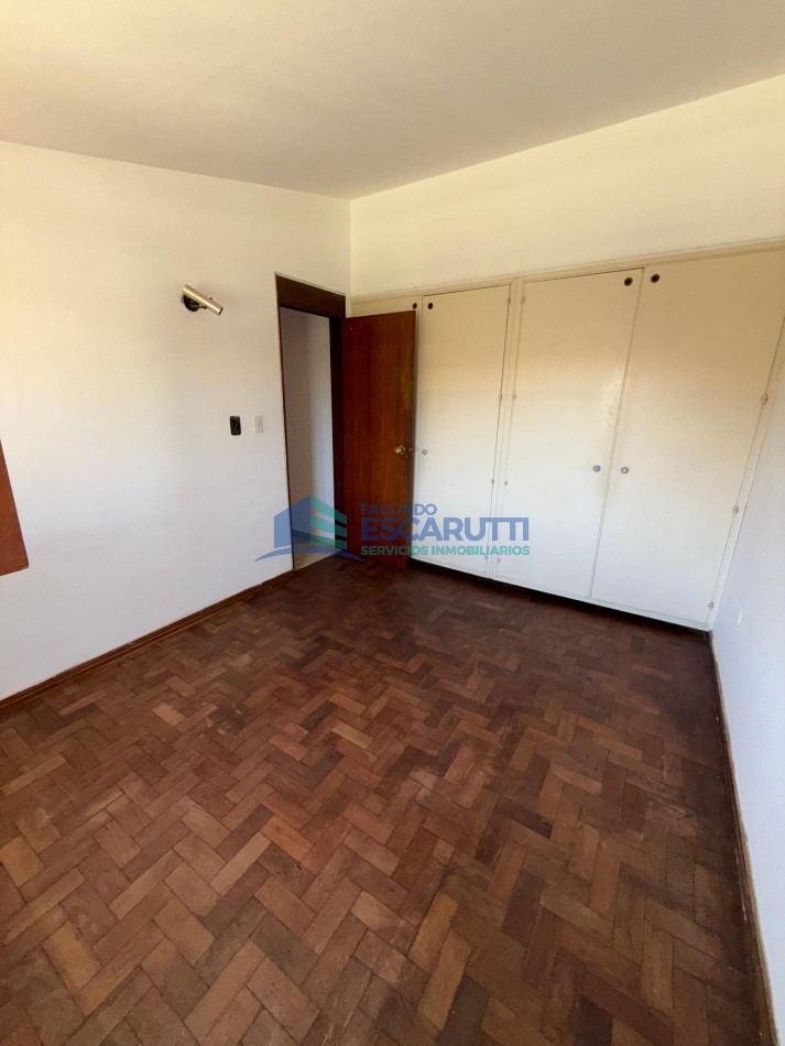 SE VENDE CASA CENTRICA CON PILETA Y OFICINAS COMERCIALES