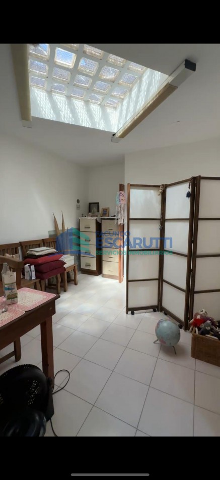 SE VENDE CASA CENTRICA CON PILETA Y OFICINAS COMERCIALES