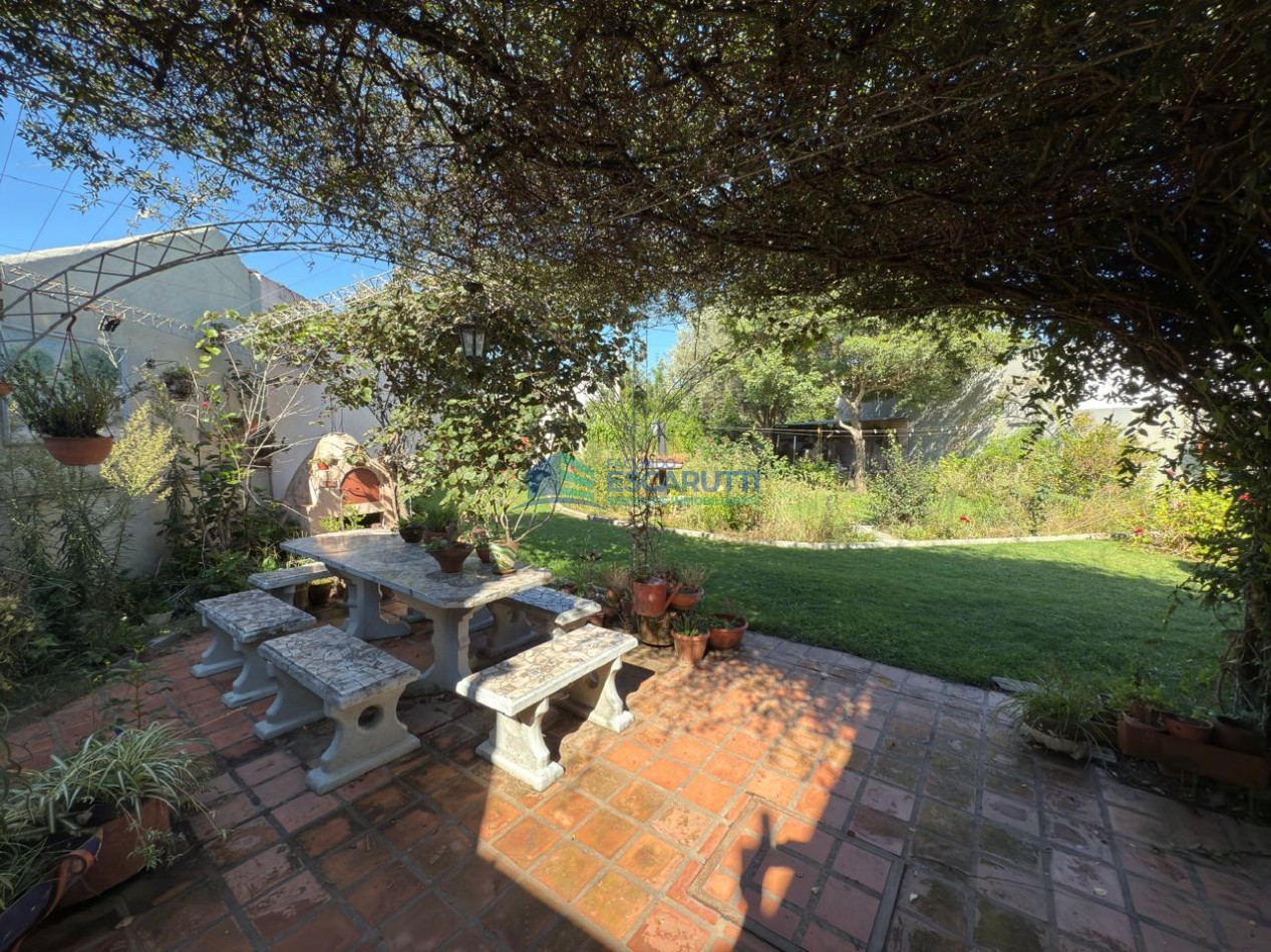 CASA CENTRICA TRES DORM+ DEPTO. MONOAMB. LOTE CON DOBLE SALIDA