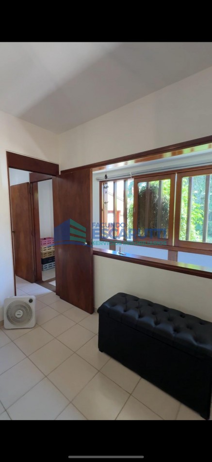 SE VENDE CASA CENTRICA CON PILETA Y OFICINAS COMERCIALES