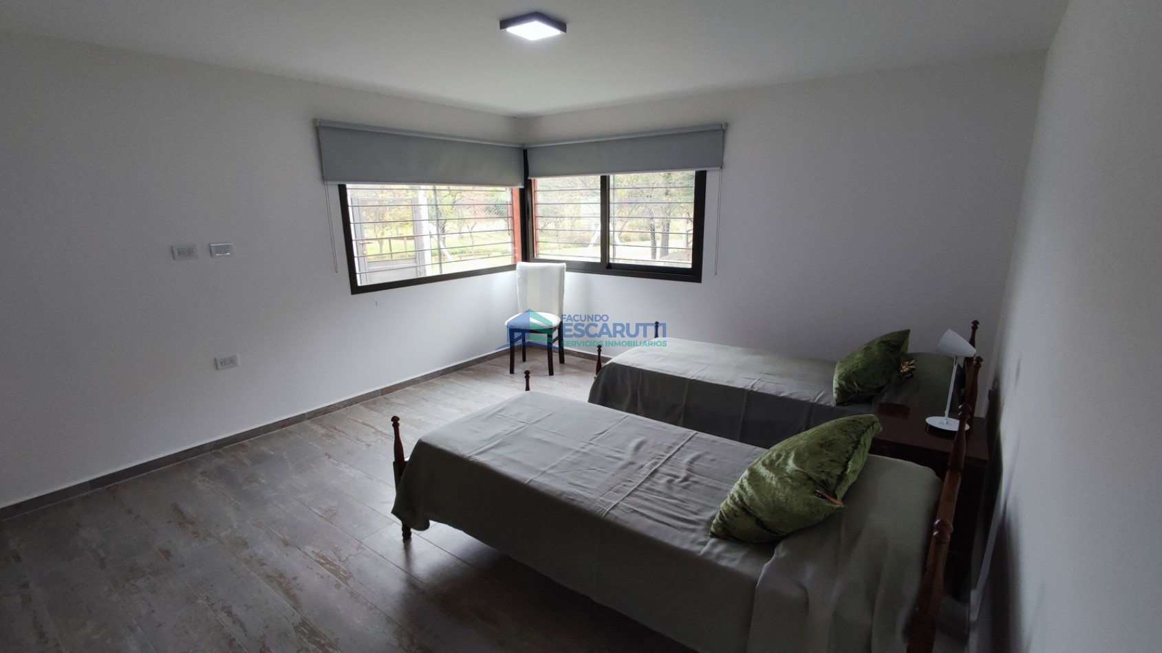 CASA EN LAS BAJADAS- FRENTE Y CON VISTA AL ARROYO
