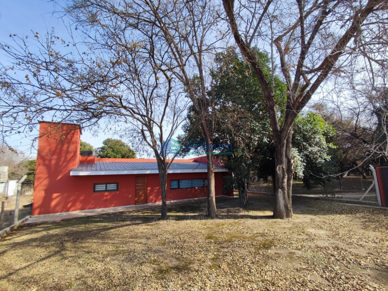 CASA EN LAS BAJADAS- FRENTE Y CON VISTA AL ARROYO