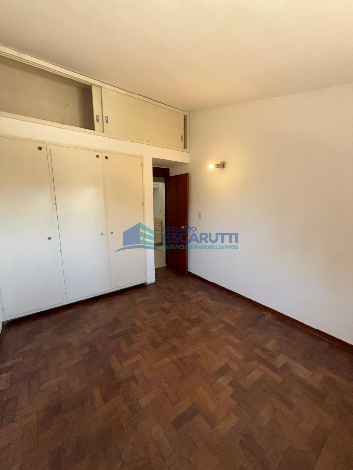SE VENDE CASA CENTRICA CON PILETA Y OFICINAS COMERCIALES
