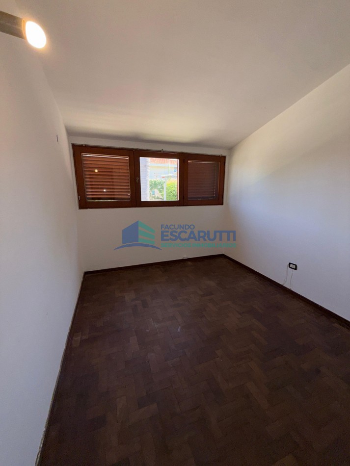 SE VENDE CASA CENTRICA CON PILETA Y OFICINAS COMERCIALES