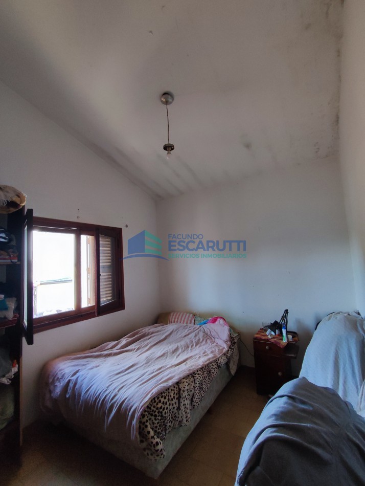 CASA CON LOCAL Y DEPTOS EN EMBALSE