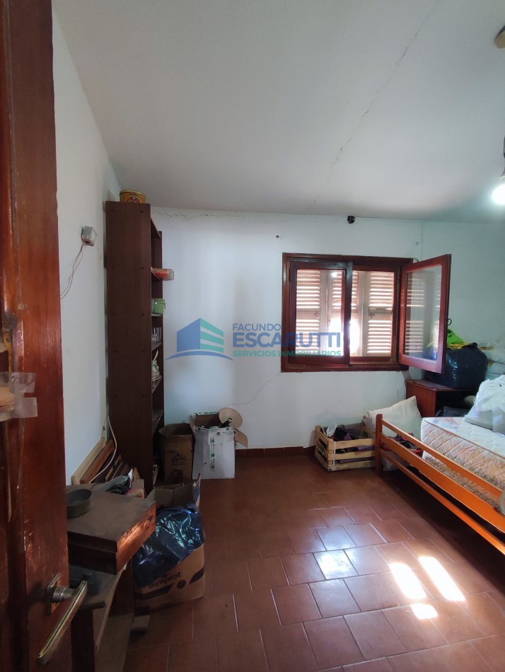 CASA CON LOCAL Y DEPTOS EN EMBALSE