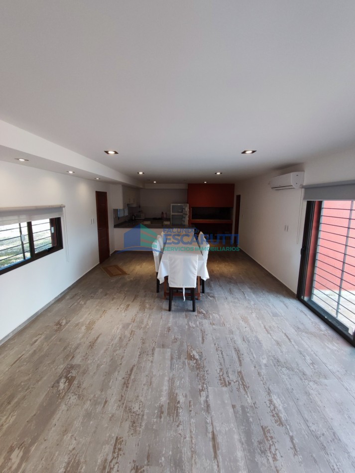 CASA EN LAS BAJADAS- FRENTE Y CON VISTA AL ARROYO