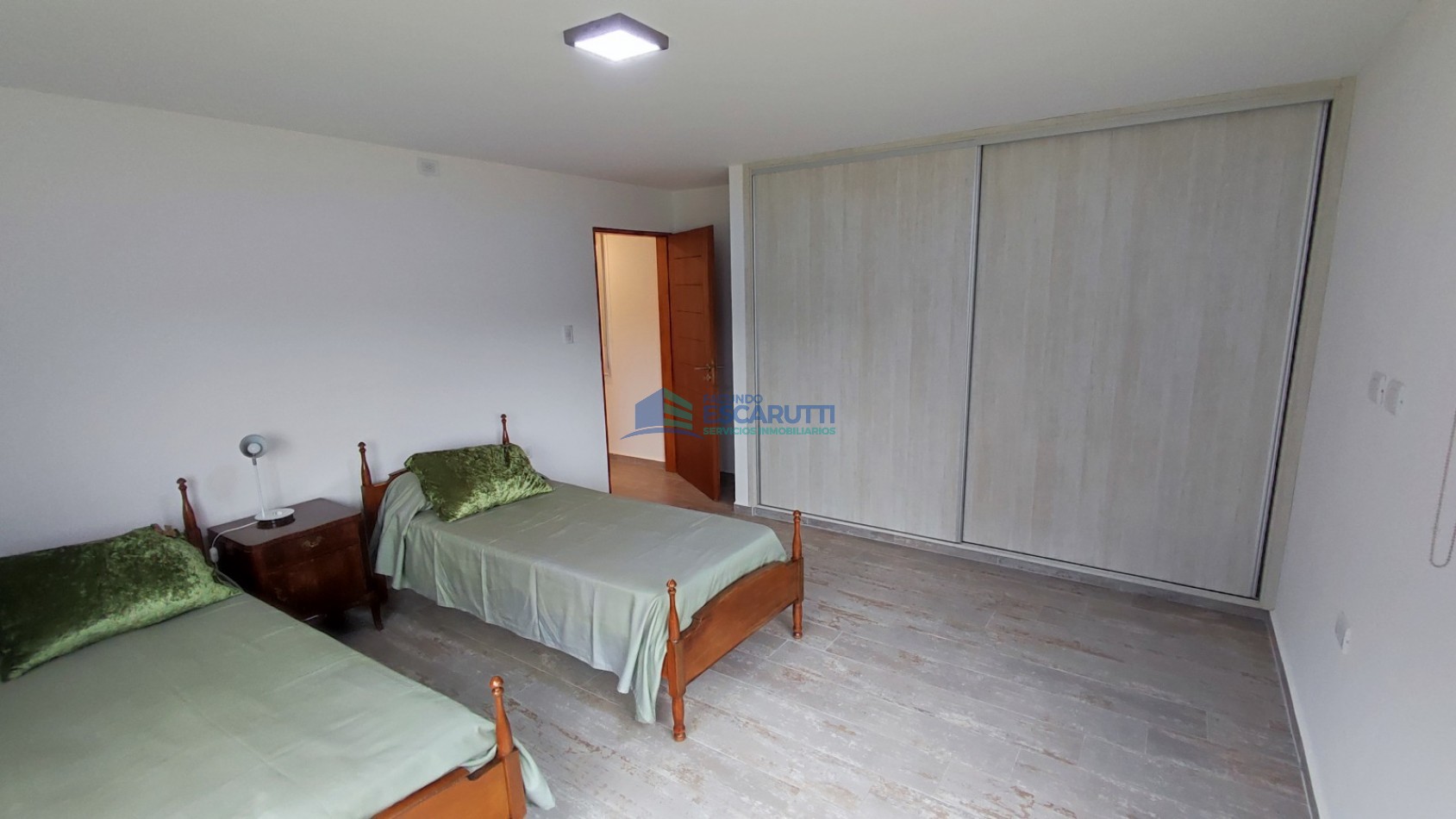 CASA EN LAS BAJADAS- FRENTE Y CON VISTA AL ARROYO
