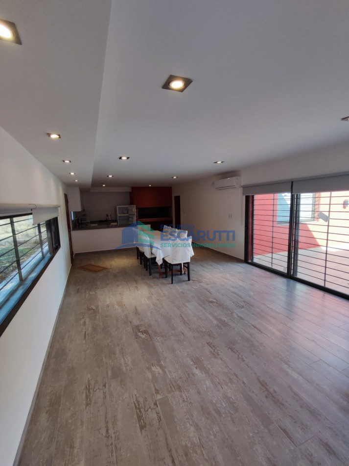 CASA EN LAS BAJADAS- FRENTE Y CON VISTA AL ARROYO