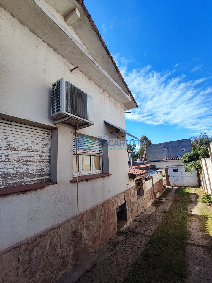 CASA CON LOCAL Y DEPTOS EN EMBALSE
