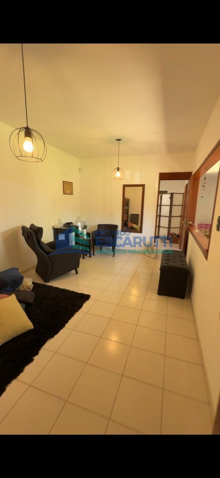 SE VENDE CASA CENTRICA CON PILETA Y OFICINAS COMERCIALES