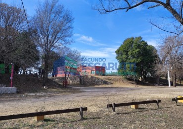 CASA EN LAS BAJADAS- FRENTE Y CON VISTA AL ARROYO